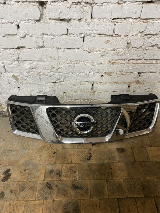 Решітка радіатора Nissan navara d40 pathfinder r51