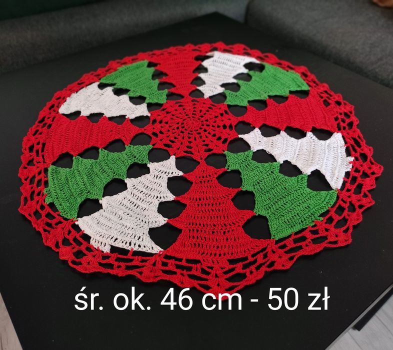 Serwetka świąteczna na stół okrągła w choinki