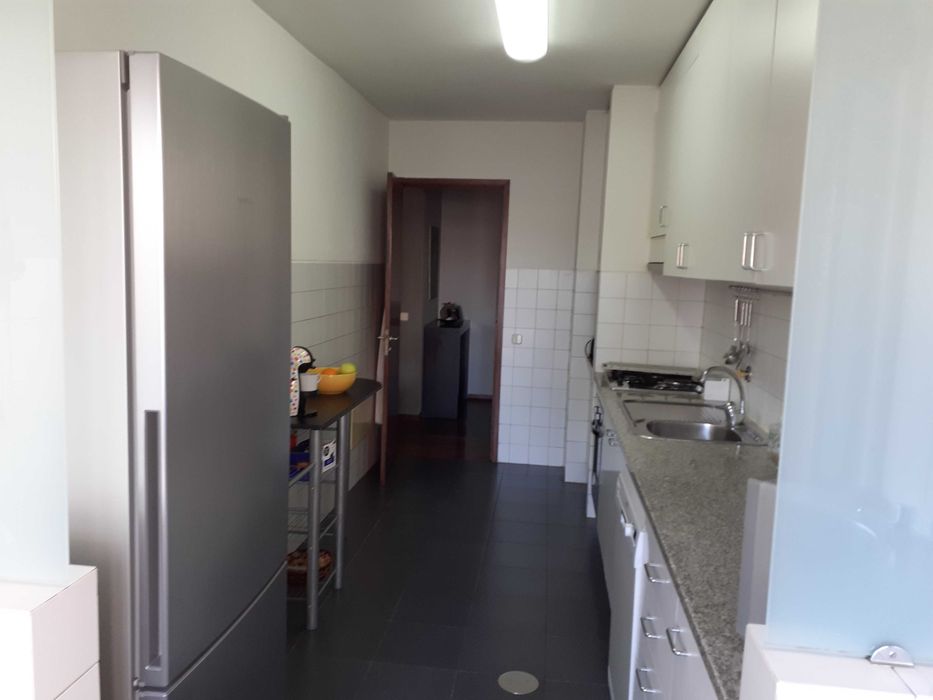 Vende-se T2  lugar de garagem e arrumos Matosinhos