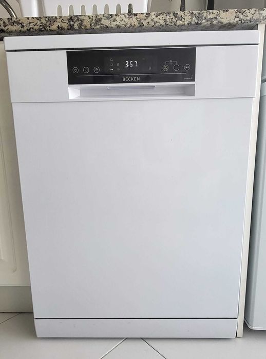 Máquina de Lavar Loiça BECKEN - 12 Conjuntos