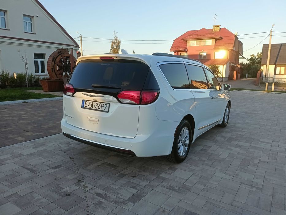 Chrysler Pacifica 8 Osobowa