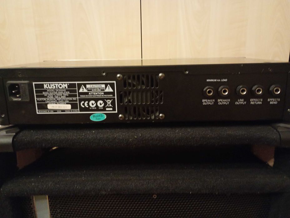 Kustom DE-200HD wzmacniacz basowy head