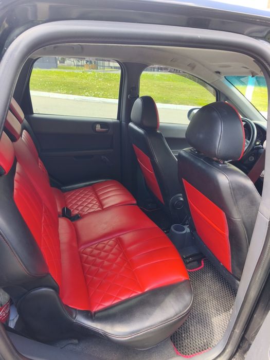 Міцубісі 1.3 автомат робот