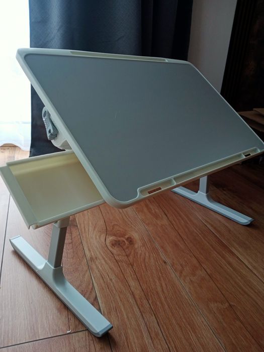 Stolik na laptopa, regulacja wysokości i kąta nachylenia