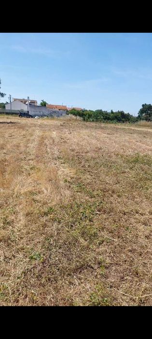 Terreno plano junto a agua e luz — Pontével, Santarém