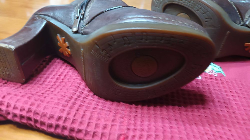 Botins castanhos - Art