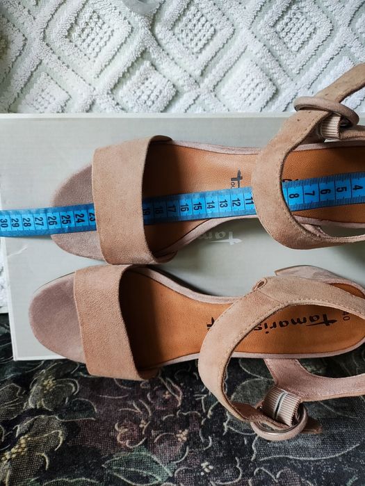 Чудові  замшеві босоніжки НОВІ! Фірми Tamaris.