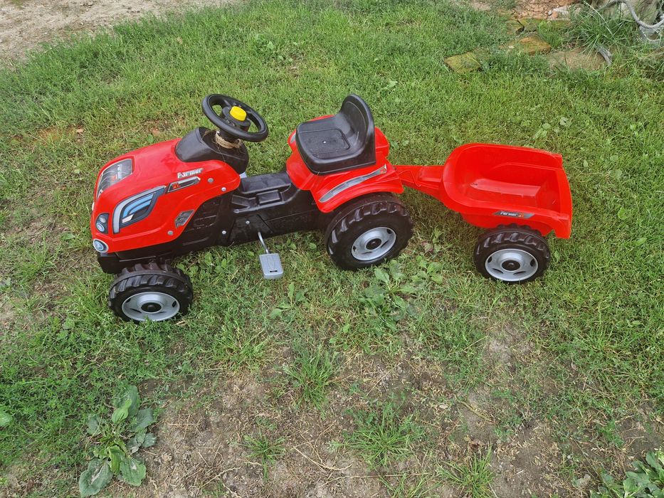 Traktor z przyczepką