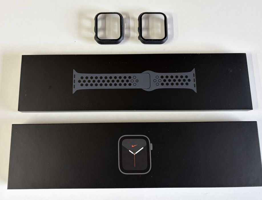 Apple Watch Nike SE 44mm GPS (Space Gray)