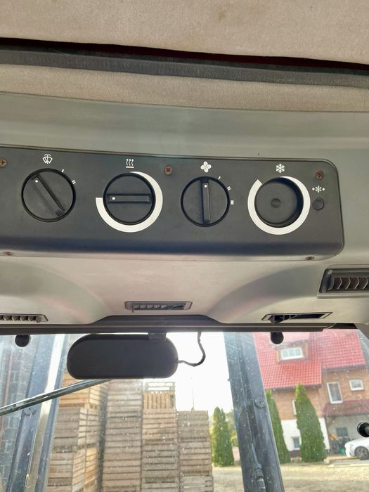 Case CX90 z turem, pneumatyka