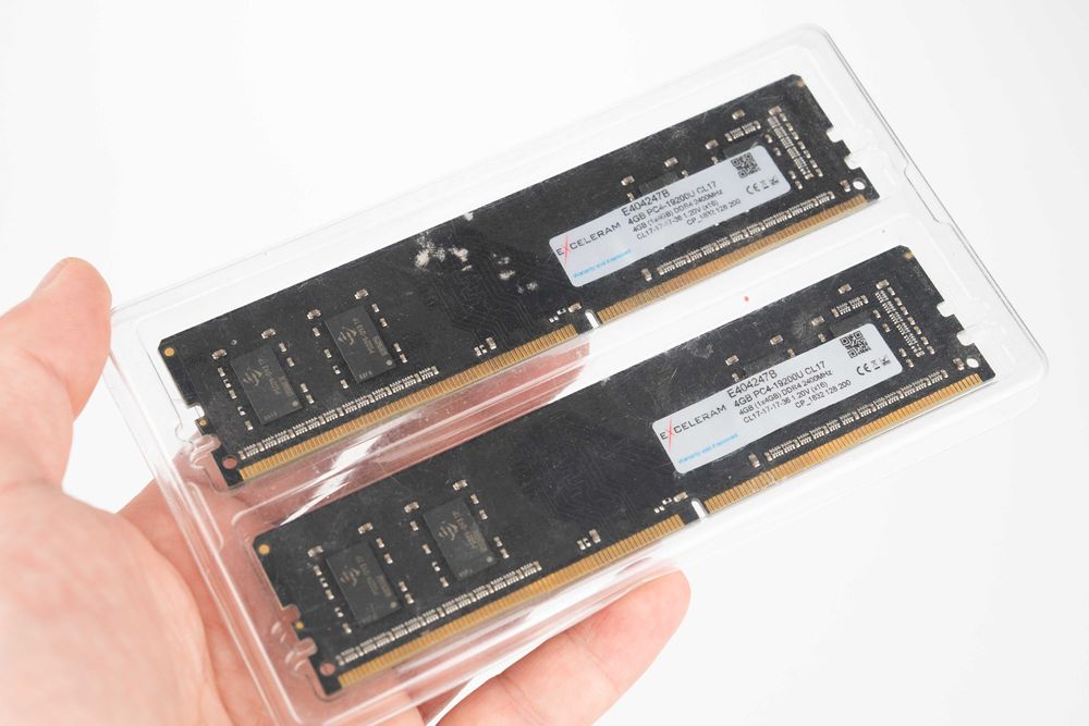 Оперативна памʼять Exceleram DDR4 4GB 2400 МГц PC4-19200U 8GB RAM ОЗУ
