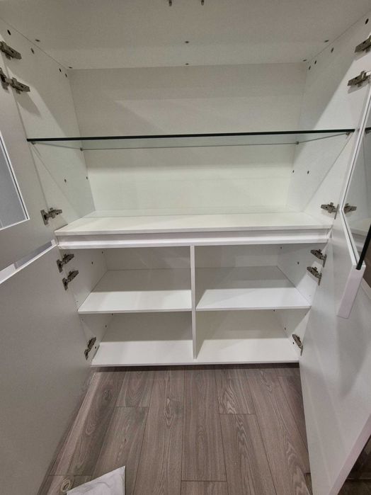 Cristaleita com porta de vidro