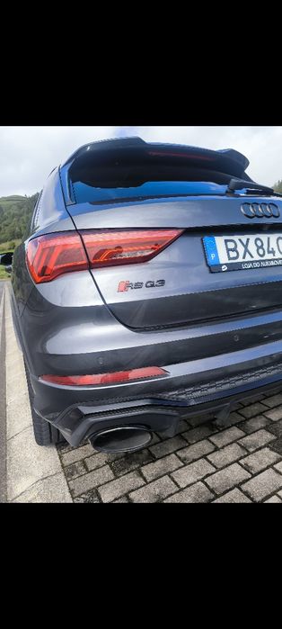 Carro Audi SUV compacto Q3 RS