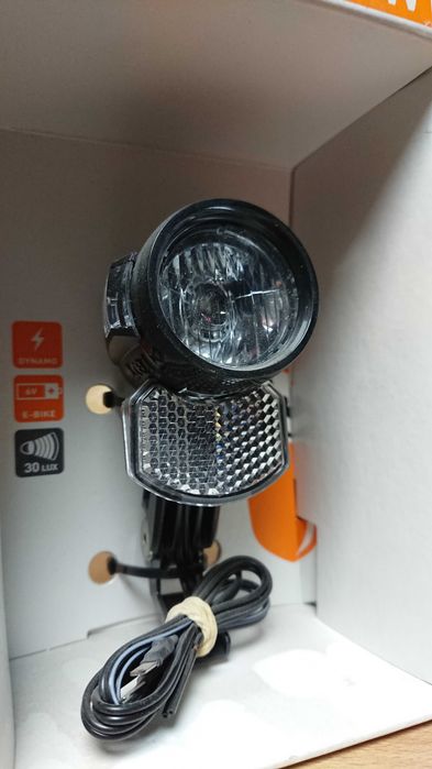 Lampka przednia AXA Blueline 30 dynamo 30 lumenów NOWA