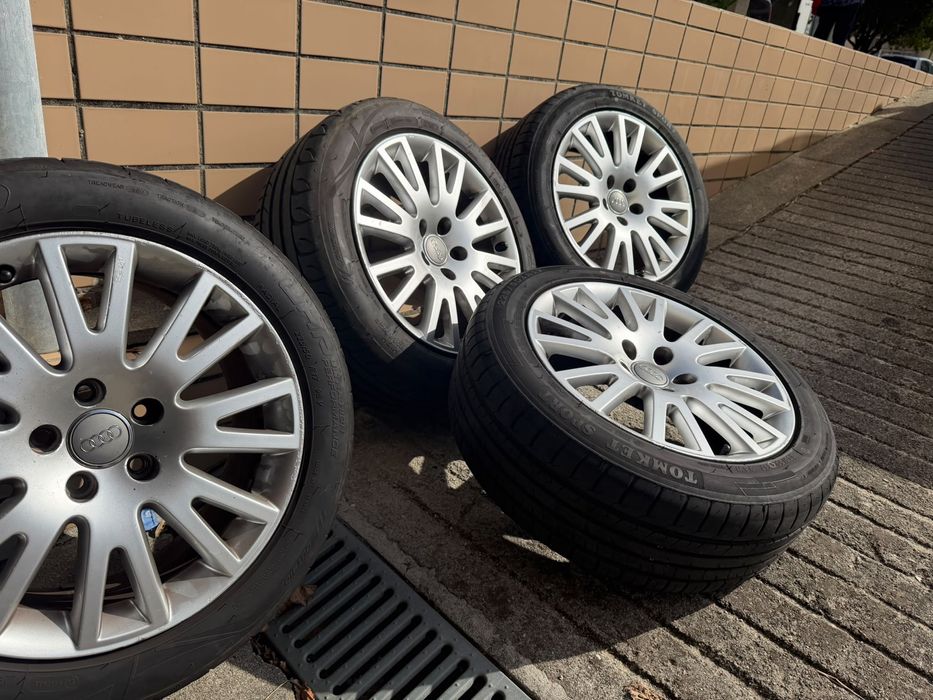 Pneus com jante 17”