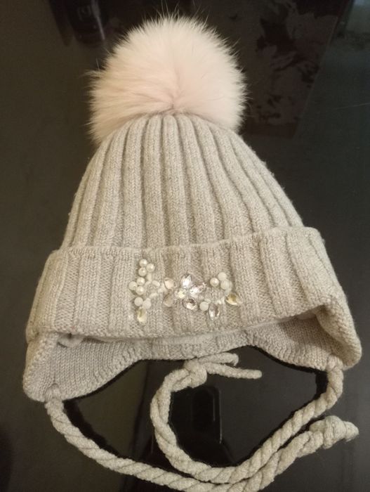 Зимова шапка дитяча в'язана на флісі з натуральним помпоном