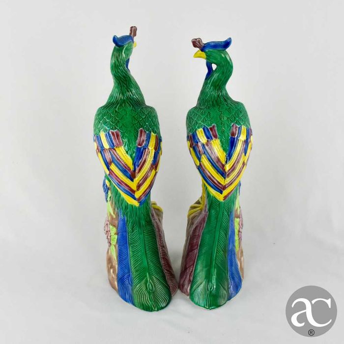 Par de figuras de Fénix (Fenghuang) porcelana da China, policromadas
