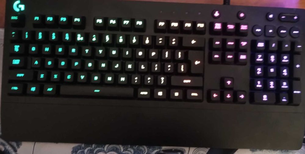 Klawiatura gaimingowa Logitech G213