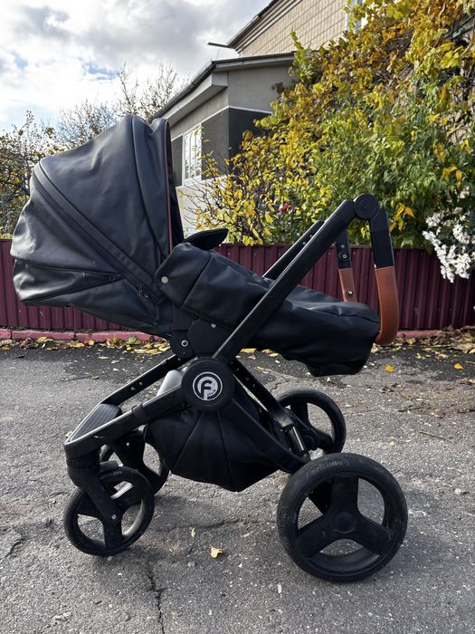 Продам дитячу коляску 3в1