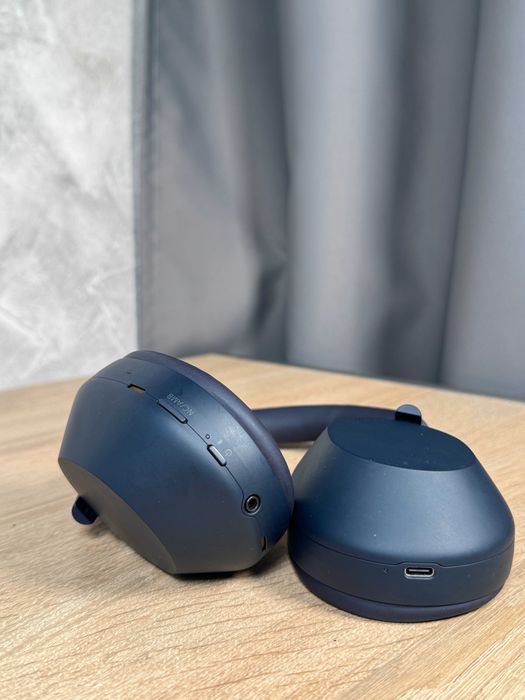 Топові навушники Sony WH-1000XM5 сині