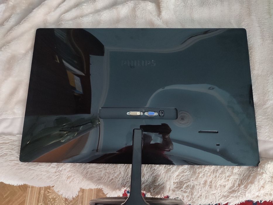 Монитор Philips 247e. 1920-1080 Ful hd.