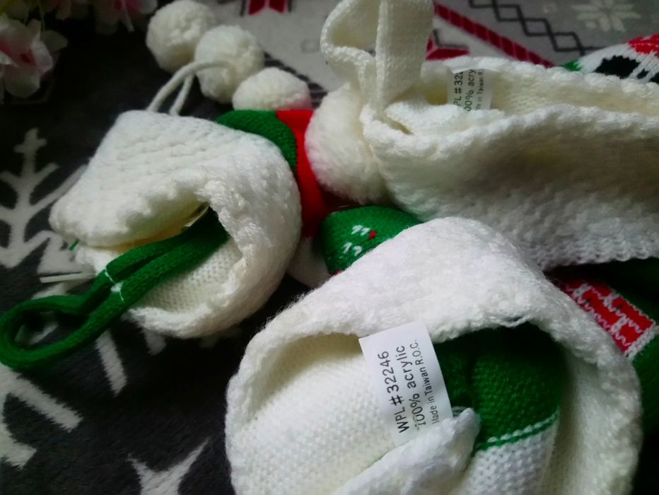 Skarpetki świąteczne dekoracyjne na cukierki, prezenty pod kominek