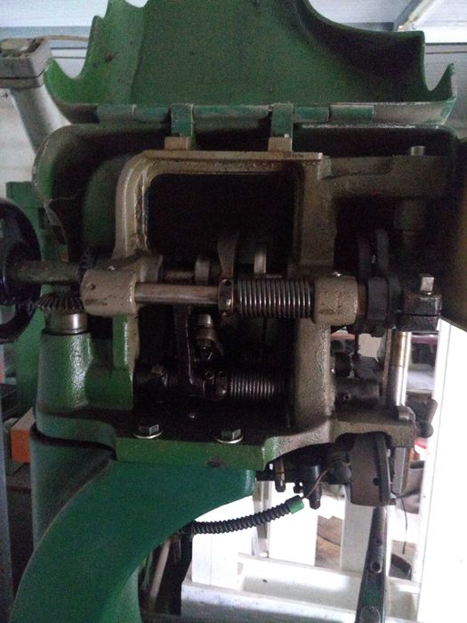 Vendo maquina de coser Bertolaja