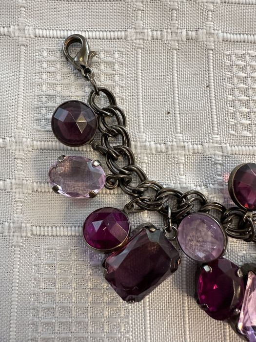 Bransoletka charms metalowa, fioletowe szkiełka