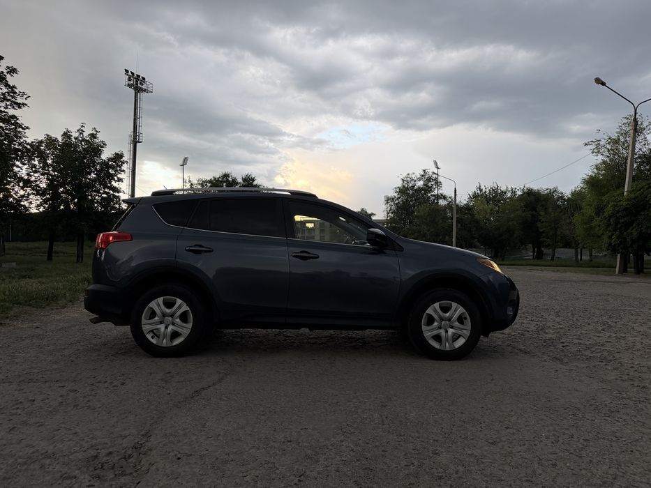 Toyota RAV 4 2013 2.5 автомат газ/бензин