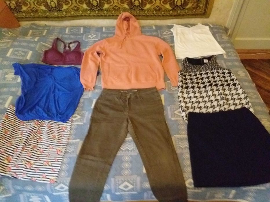 Лот женских вещей.