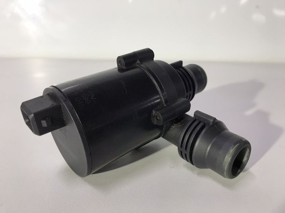 Дополнительная водяная помпа BMW E39 БМВ Водяной насос 8381989 BMW E39