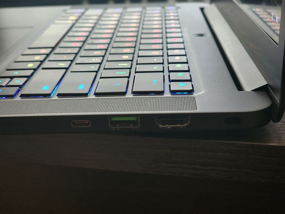 Razer Blade 14 i7 7700HQ  16Gb GTX1060 6Gb 512Gb