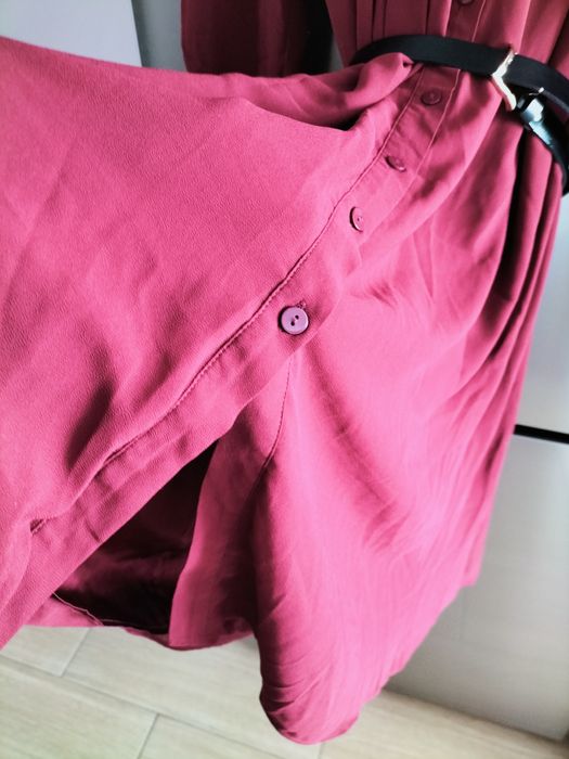 Śliczna damska sukienka z długim rękawem