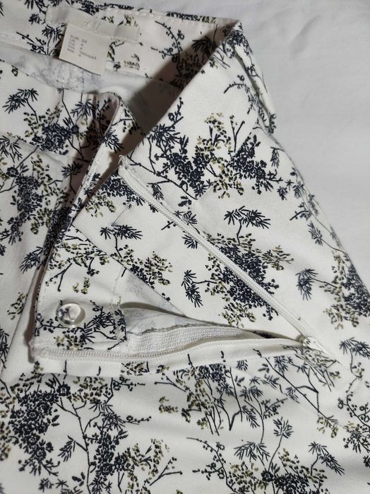 Білі штани з принтом H&M