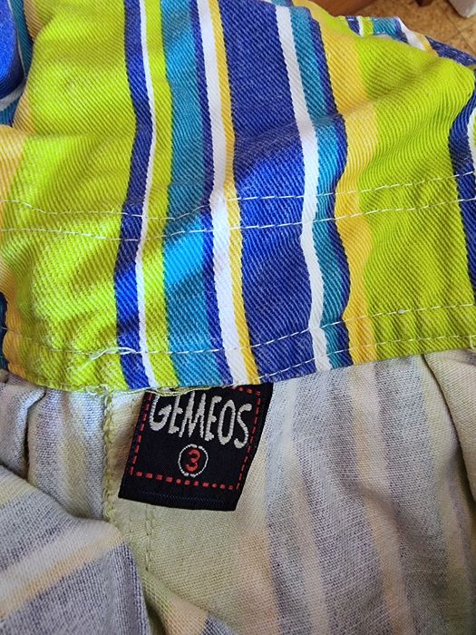 Jardineiras multicoloridas Gémeos, 3 anos