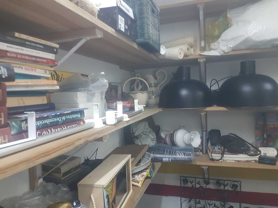 Prateleira de Madeira Maciça para Garagem Arrecadação com Acessórios