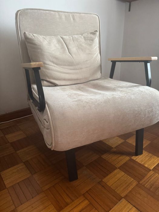 Sofá-cama branco 1,37m comprimento 60cm largura