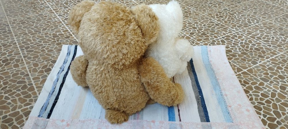 Peluche grande castanho e branco