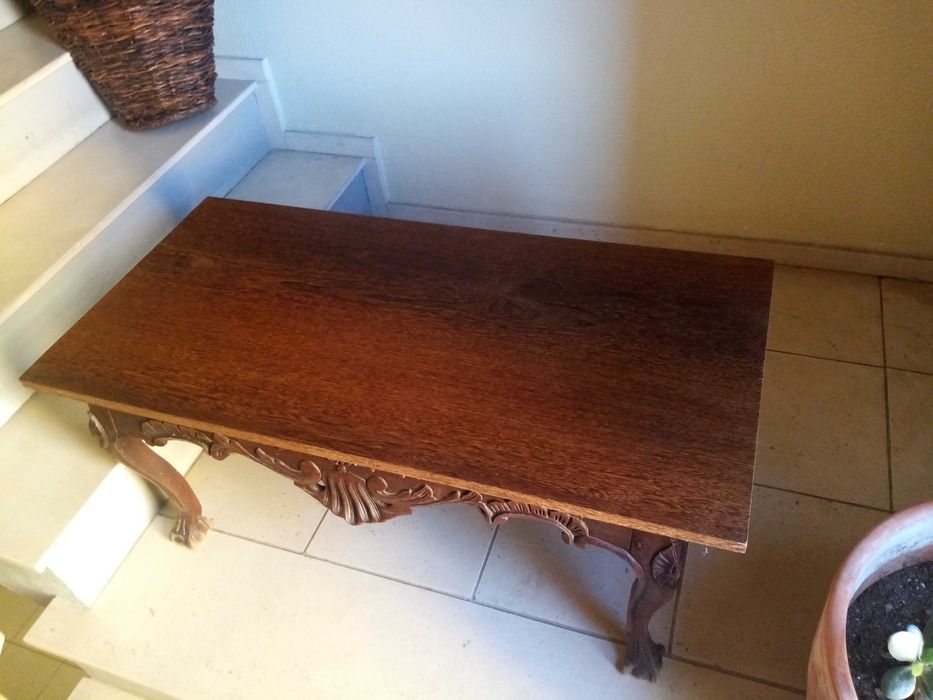 Mesa de centro clássica em madeira