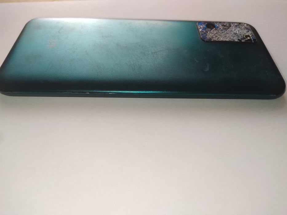 Продам ZTE Blade V30 vita 4/128(Розбитий екран / На запчастини)