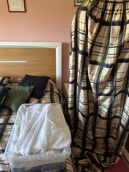 Colcha, cortinados e almofadas (tudo incluido)