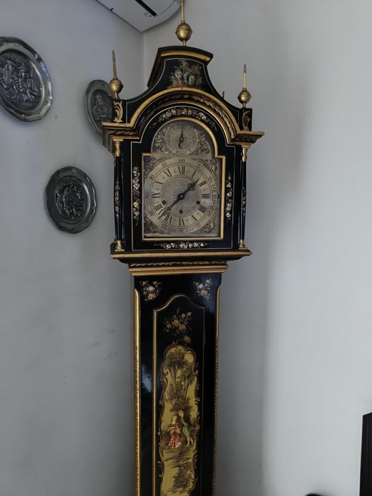 Relógio de pé antigo