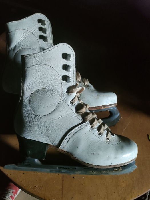 Stare skórzane łyżwy figurowe