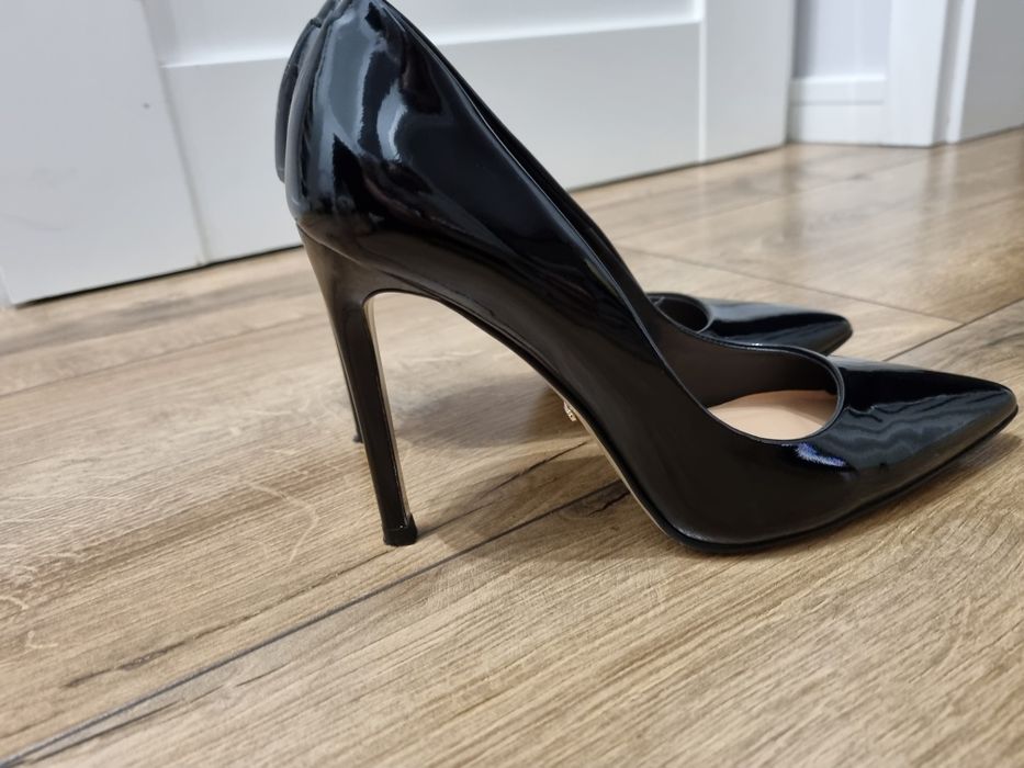 Eleganckie lakierowane czarne szpilki - Gino Rossi r. 37,5