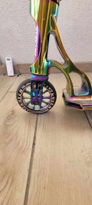 Hulajnoga RAVEN Evolution Code Series Neochrome 120mm – świetny stan
