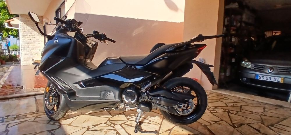 SCOOTER yamaha Tmax 560 tech