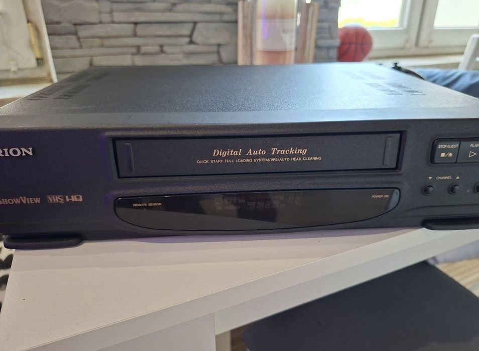 Odtwarzacz VHS Orion  - siedem vhs