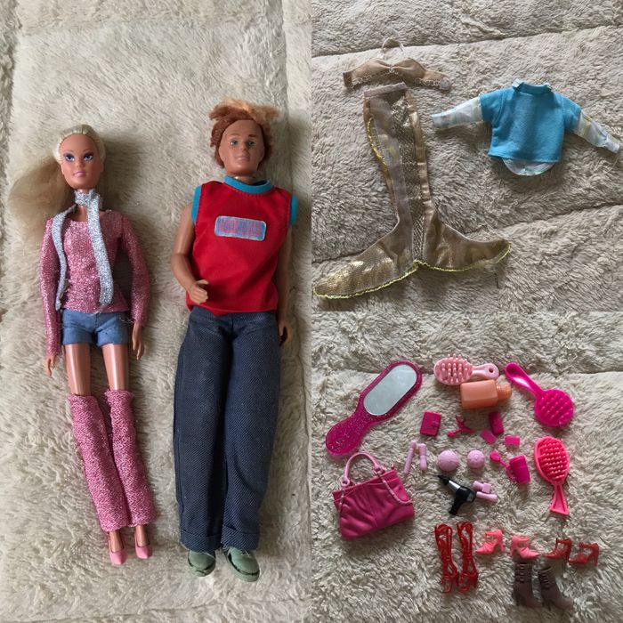 Барбі і кен з одягом і аксесуарами