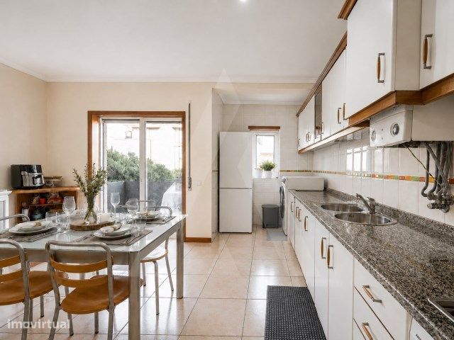 Apartamento T1 com garagem fechada na Praia da Barra