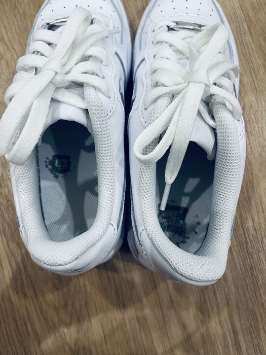 Кросівки Nike Air Force 1  37.5р